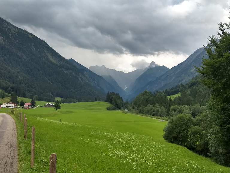 Ausblick ins Trettachtal Wanderungen und Rundwege komoot