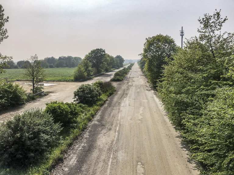 Blick auf die verlassene Autobahn (alte A4): Rennradfahren und ...