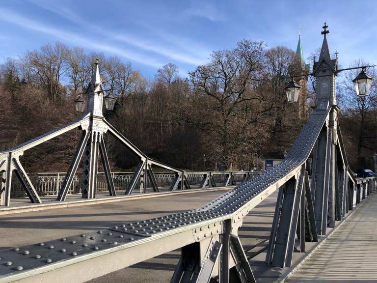 PARADIESBRÜCKE Im Jahr 1900 fertiggestelltes Bauwerk