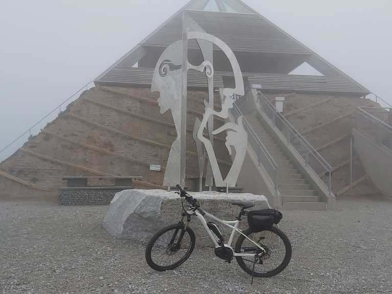 Pyramide am Etzinger Hügel (View point) Sankt Agatha