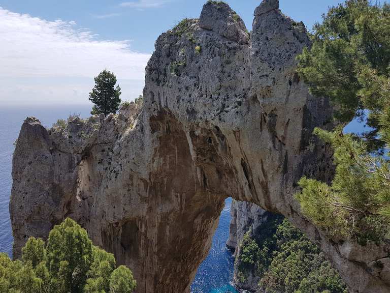 Tips for Hiking to the Natural Arch in Capri, Italy