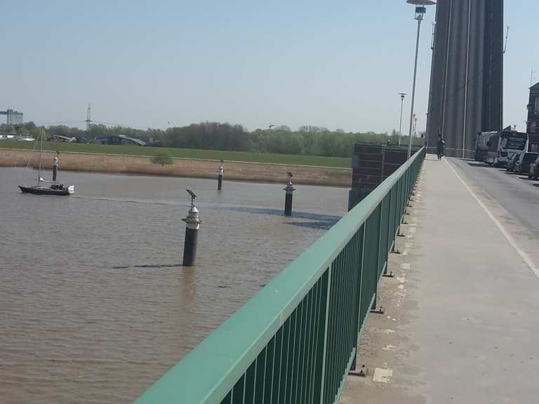 fahrrad an der jann berghaus brücke