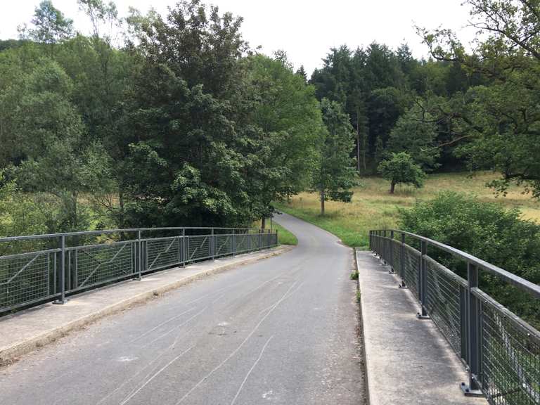 Übergang der prüm am schloss – Staudenhof Runde von Biersdorf am See ...