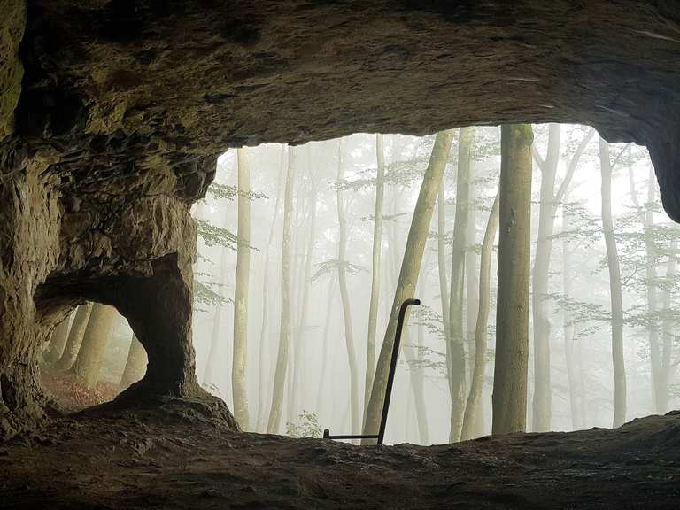 Höhlen in der Felswand Wanderungen und Rundwege komoot