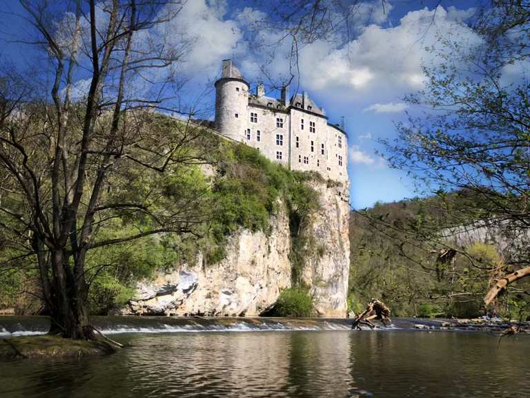 Blick auf das Schloss von Walzin Wanderungen und Rundwege komoot