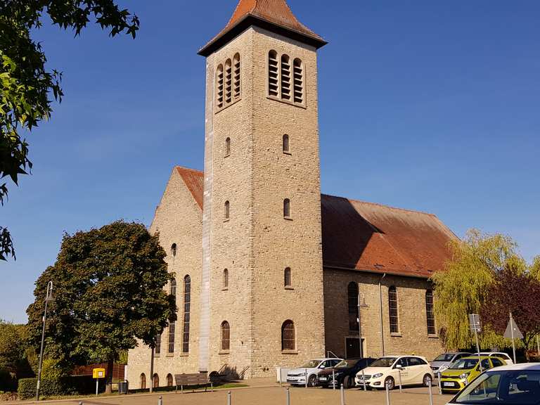 Schöne kirche von Sitterswald Naturdenkmal Dicke Eiche Runde von