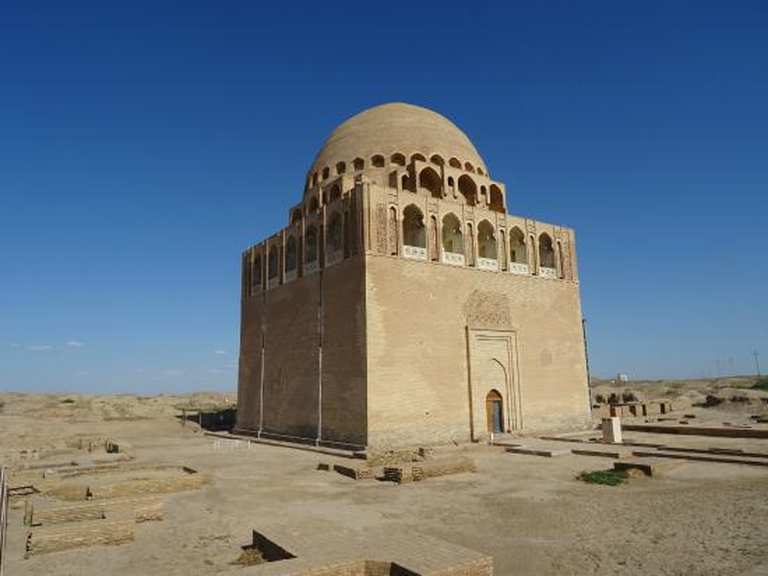 Sultan Sanjar Mausoleum - Turkmenistan | Hiking Tips & Photos | Komoot