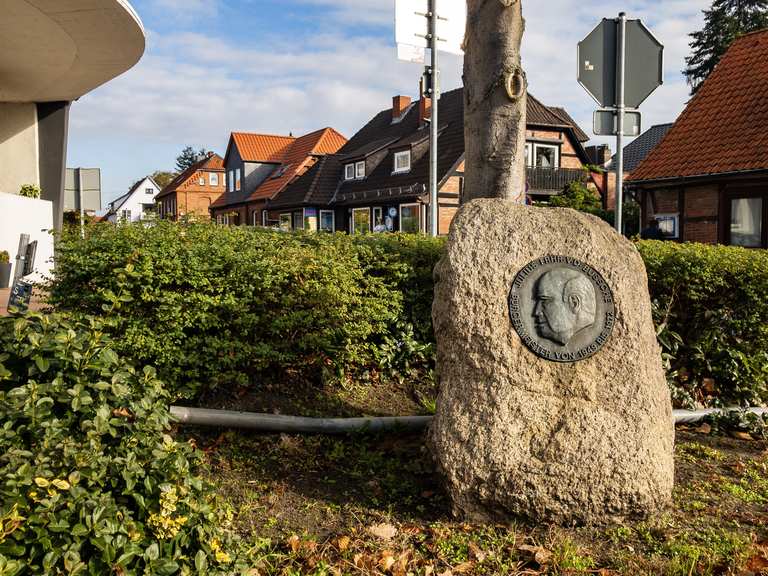 Julius Freiherr von dem Bussche Gedenkstein Cycle Routes and Map