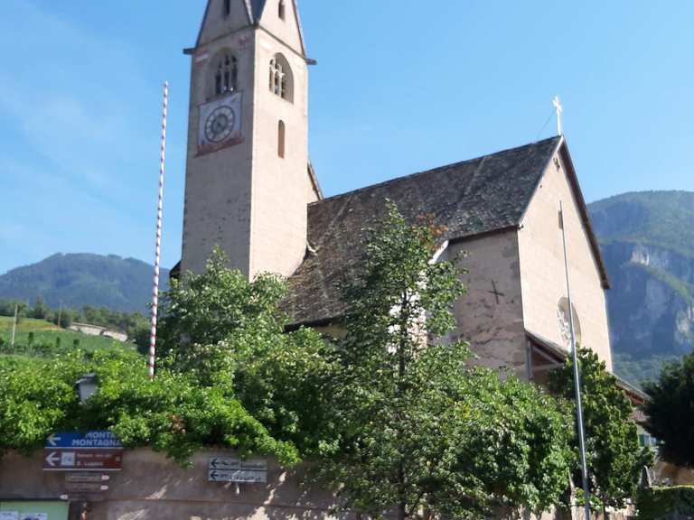 Lungo la vecchia ferrovia della Val