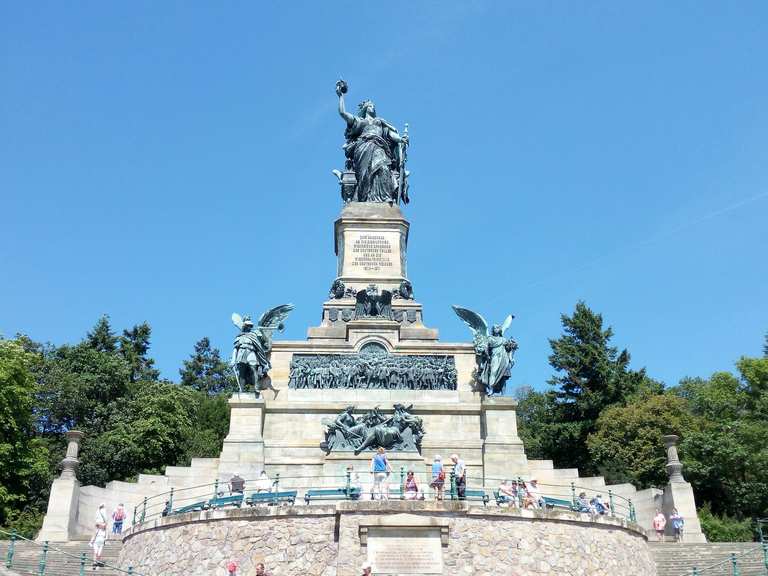 Niederwalddenkmal Blick auf Rüdesheim am Rhein Runde von Rüdesheim am