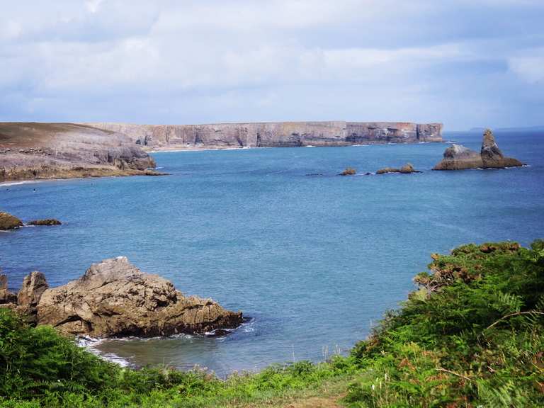 Stack Rocks, St. Govans Chapel, Green Bridge of Wales via Pembrokeshire ...