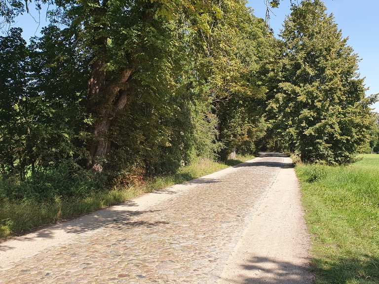 Gedenkstein Gutshaus Dutzow & Grenzdorf MountainbikeTouren und