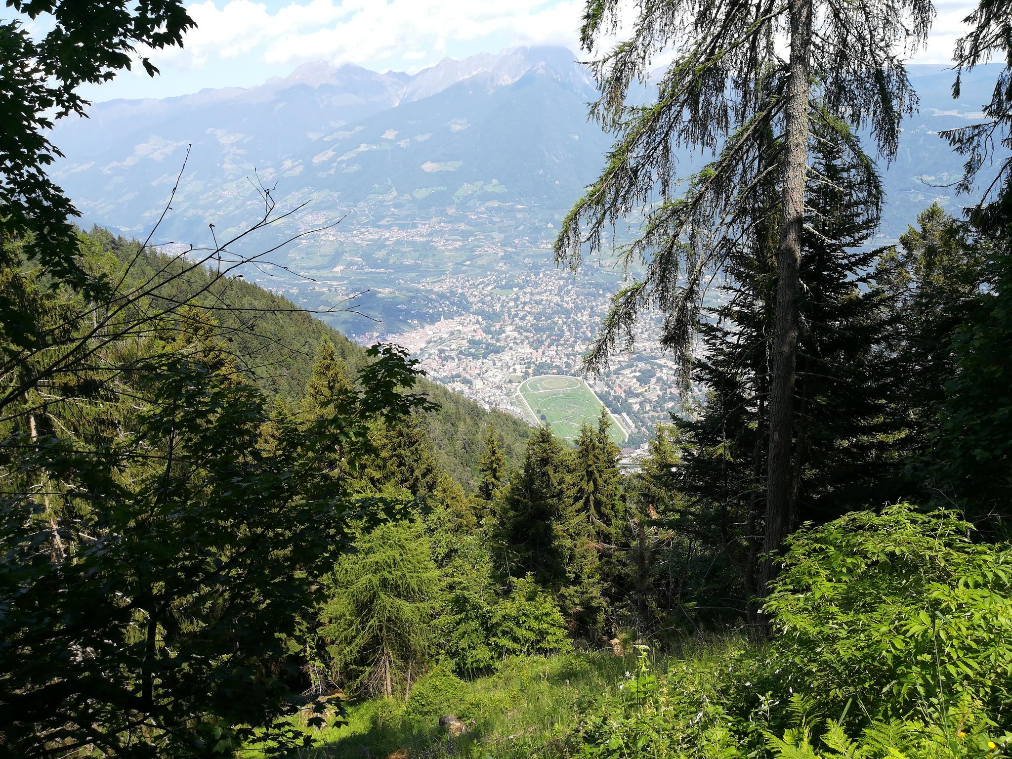 Vigiljoch Seilbahn Bergstation – Weitsicht Runde Von Tscherms - Cermes ...