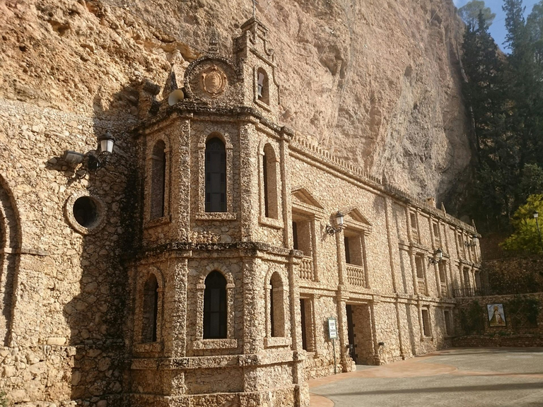 El Santuario Virgen de Nuestra Señora de la Esperanza — Circular desde