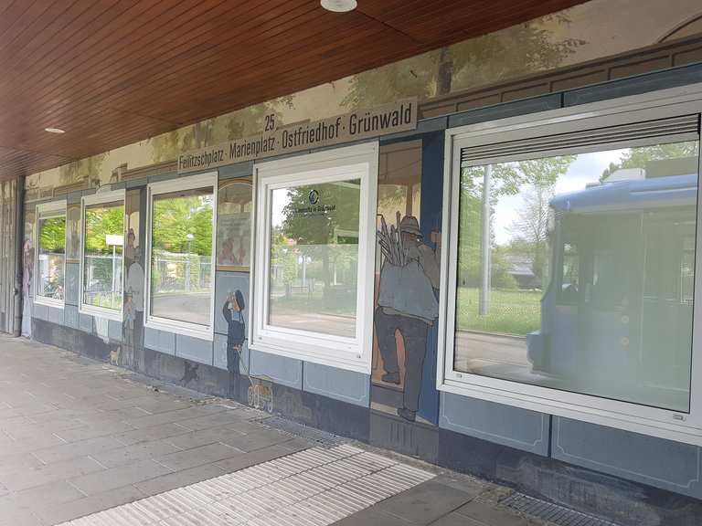 StraßenbahnEndhaltestelle Grünwald am Derbolfinger Platz Routes for
