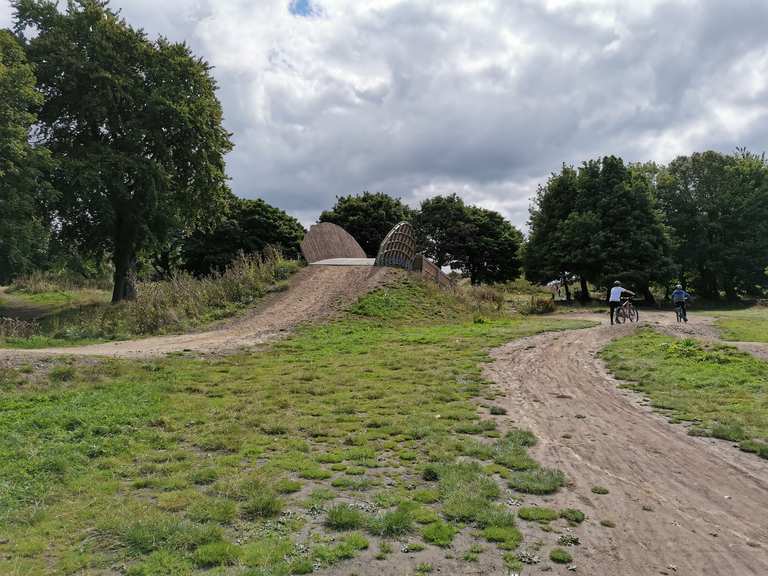 Leed urban cheap bike park