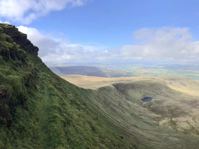 Pen y Fan Horseshoe Ridge — Brecon Beacons National Park | hike | Komoot