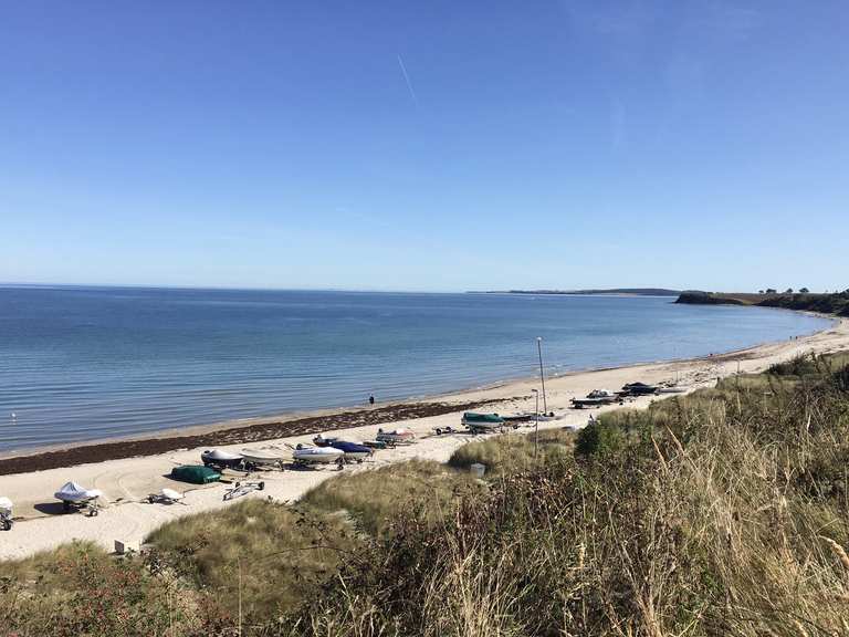 Blick von der Steilküste am Sehlendorfer Strand in Richtung Hohwacht ...