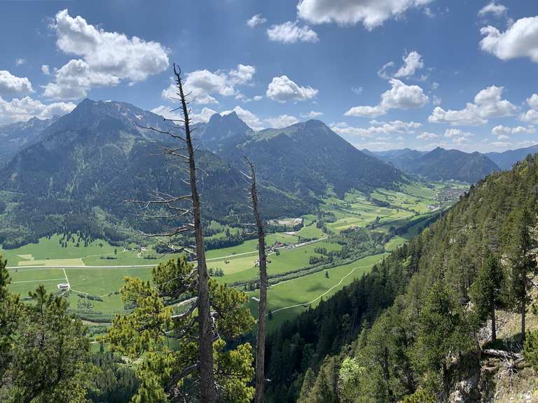 Bank mit Ausblick – Toller Blick über den Alatsee Runde von Pfronten ...