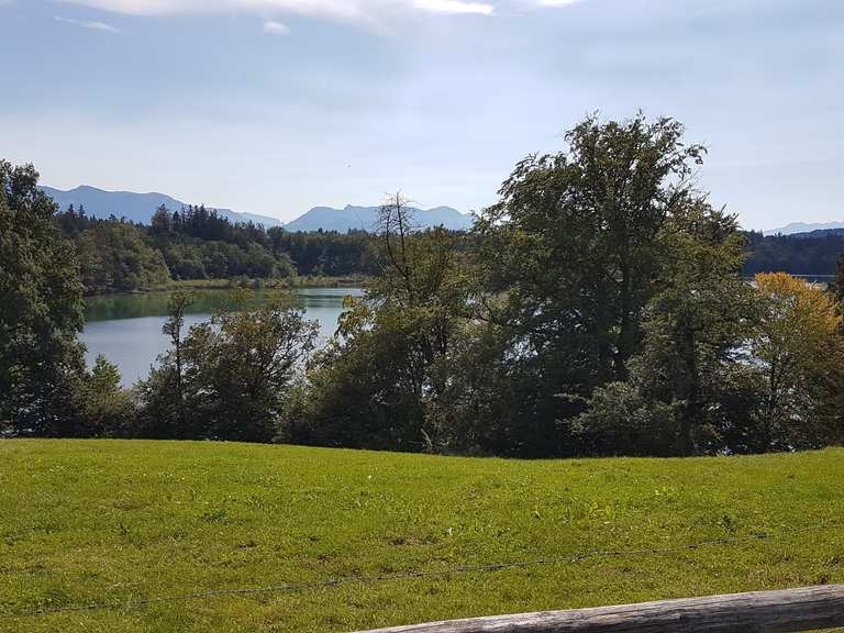 breitbrunn am chiemsee mit fahrrad am strandbad