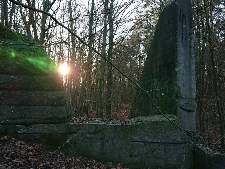 Ruinen der Munitionsfabrik: Wanderungen und Rundwege | komoot