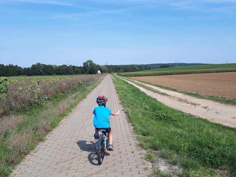 Radweg auf ehemaliger Bahntrasse - Memmelsdorf, Bamberg | Radtouren ...