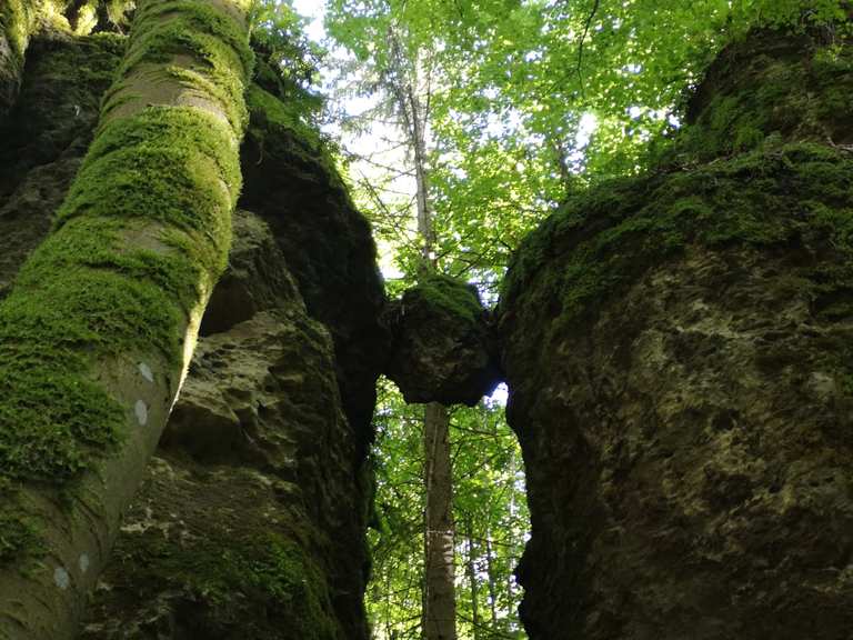Steinerne Stadt Kugel zwischen Felsen - Auerbach in der Oberpfalz