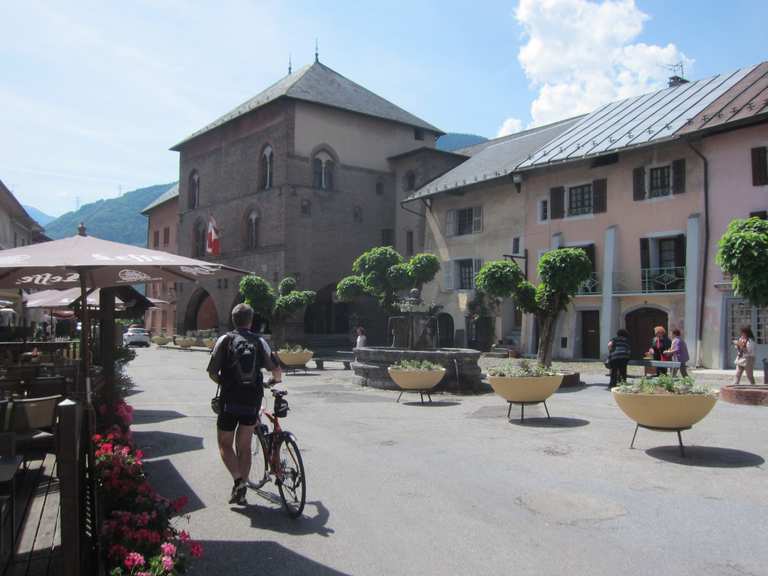 Col de Tamié Cite Medievale de Conflans Rondje vanuit MoûtiersSalinsBrideslesBains