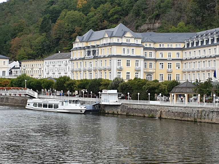 Alte Gebäude entlang der Lahn in Bad Ems : Radtouren und Radwege | komoot