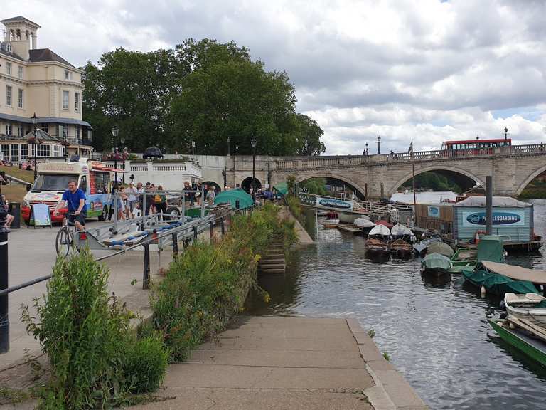 Richmond upon Thames Path. - London, England | Hiking Segment | Komoot