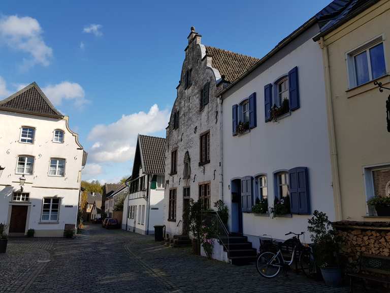 Historischer Ortskern Alt-Kaster wandelroutes en hikes | Komoot