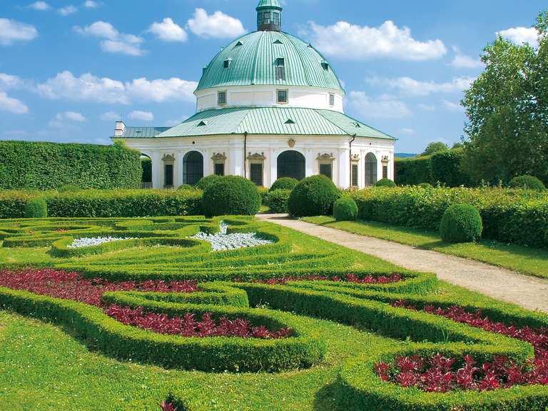 Schloss Kroměříž (Arcibiskupský zámek Kroměříž) Cycle Routes and Map