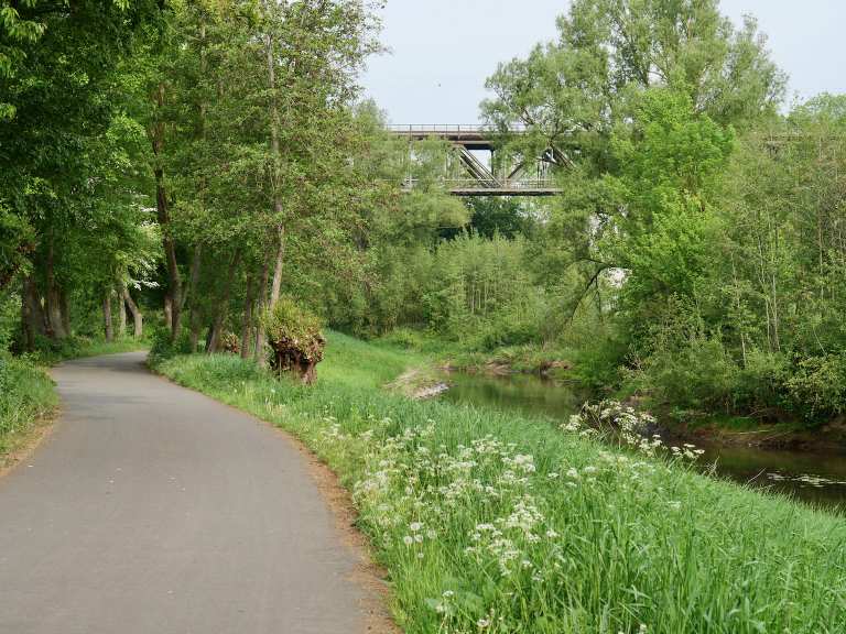 Schöne Eisenbahnbrücke hinter Assenheim - Cycle Routes and Map | Komoot