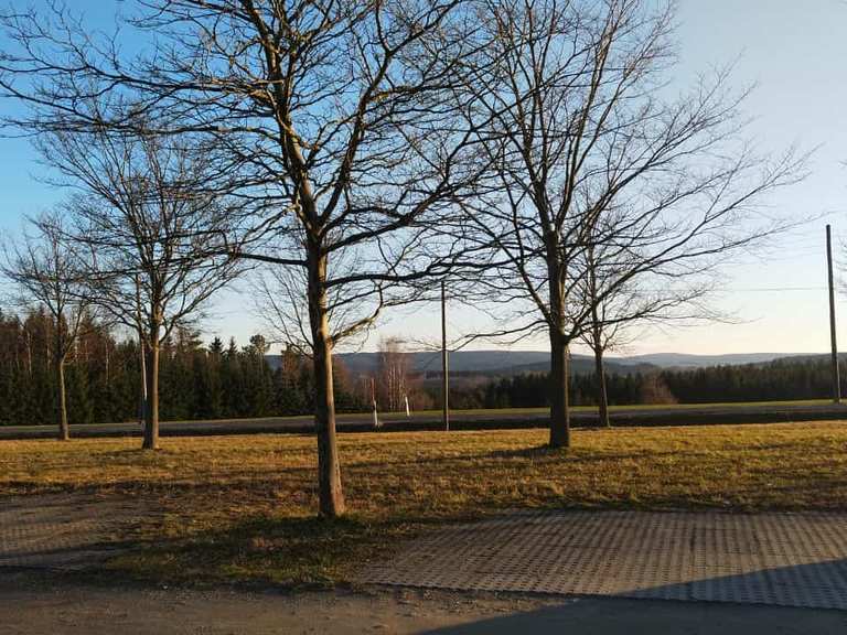 schwarzes-kreuz-parkplatz-bei-der-tabakstanne-runde-von-thalheim