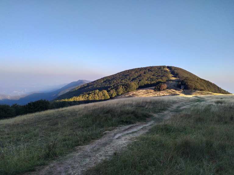 Un trekking per ammirare l'alba dai Prati della burraia: e si finisce con  il brindisi di Natale