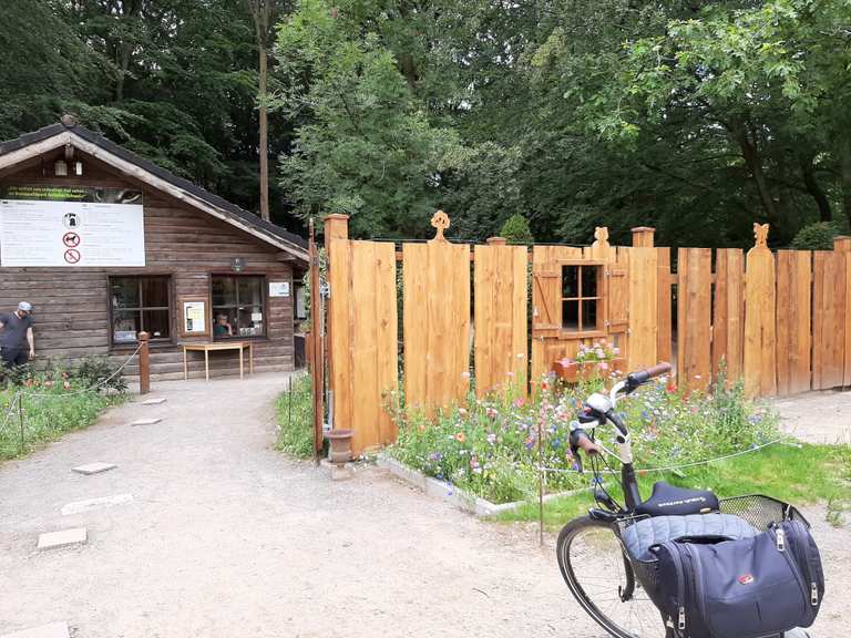 Schöner Weg entlang der Aa neuer Radweg auf dem Deich