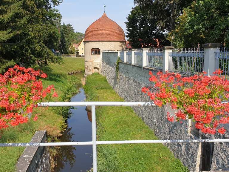 Schloss Hermsdorf mit Parkanlage Wanderungen und Rundwege komoot
