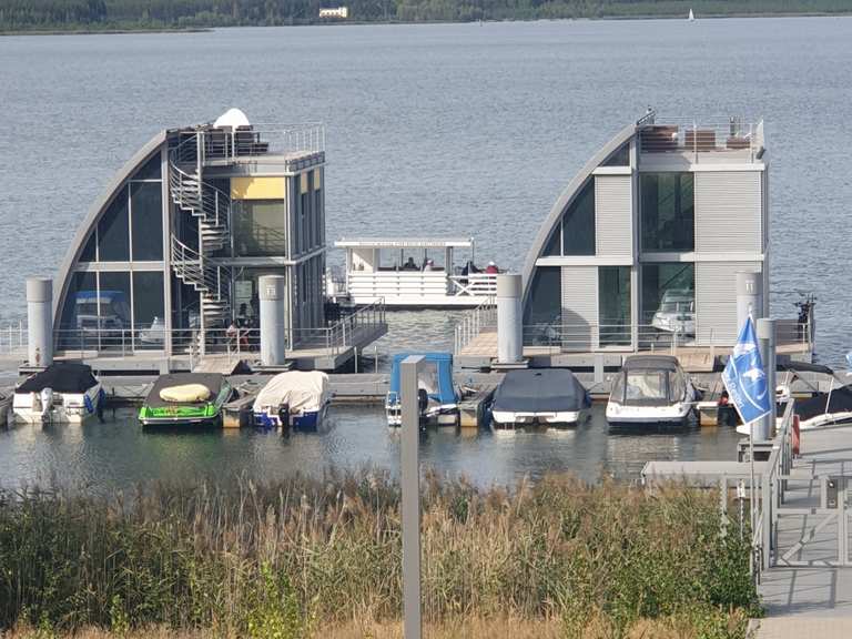 Schwimmende Häuser auf dem Geierswalder See Elsterheide