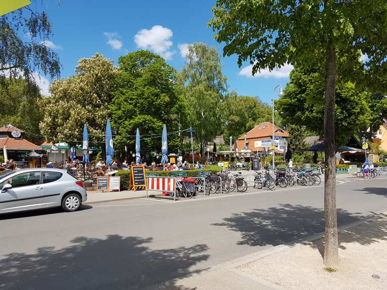 WannseeFährstation AltKladow mit vielen