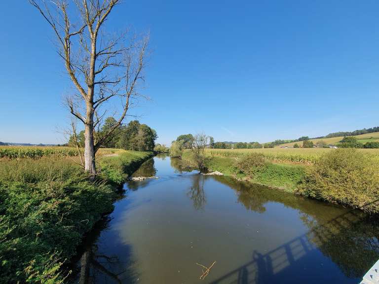 Schöner Weg am Fluss Inn – Inntal Radweg bei Egglfing Runde von ...