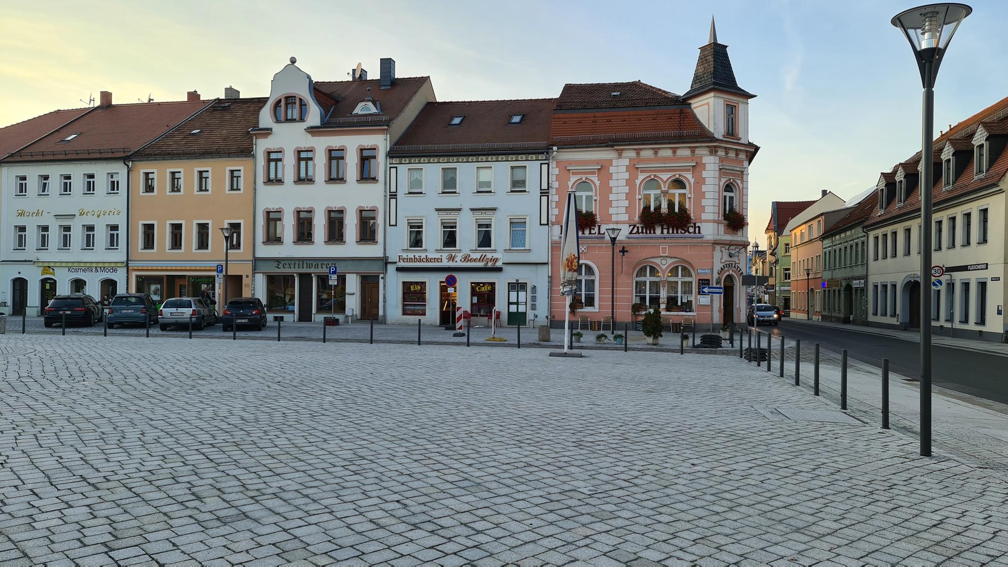 Marktplatz Radeburg Mit Rathaus Und Brunnen : Radtouren Und Radwege ...