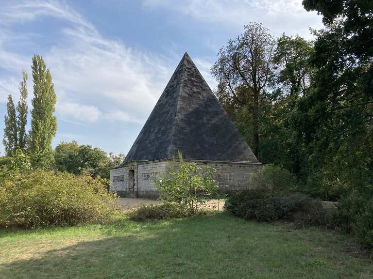 Eiskeller Pyramide im Neuen Garten Routes for Walking and Hiking Komoot