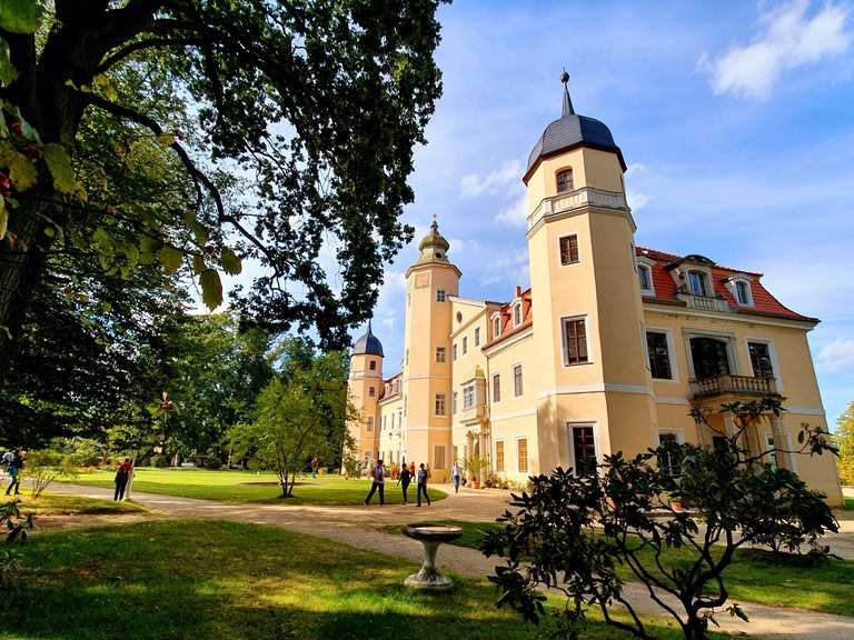 Schloss Hermsdorf mit Parkanlage Wanderungen und Rundwege komoot