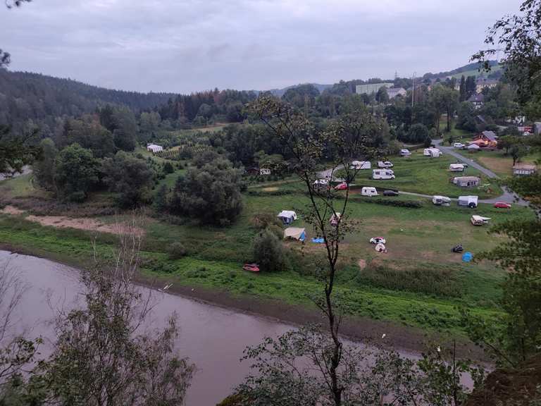 Blick vom Trepplesfelsen auf den Campingplatz  Wander- & Radrouten | Komoot