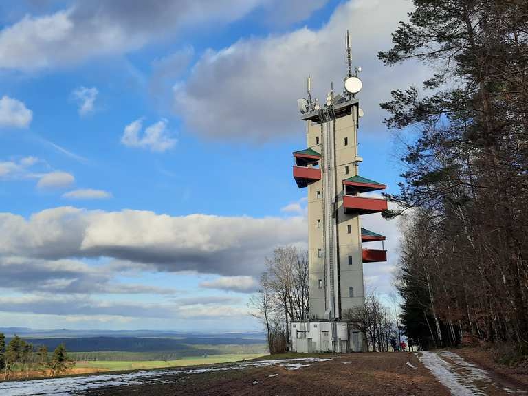 Rödlas Aussichtsturm weite Fernsicht möglich Wanderungen und Rundwege