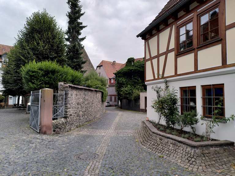 Platz des Friedens mit Friedensdenkmal Radtouren und Radwege komoot