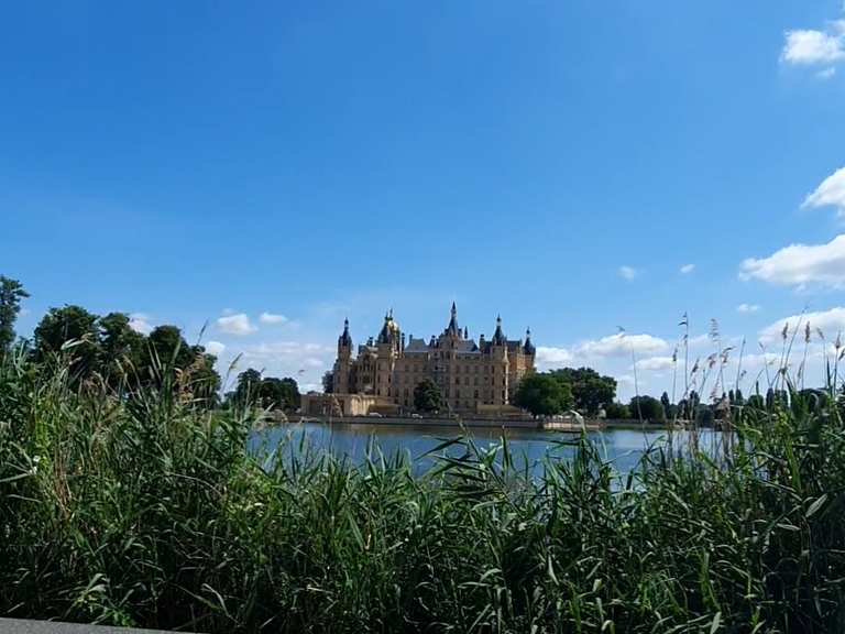 Promenade Schloss Schwerin Runde von SchwerinWüstmark Fahrradtour
