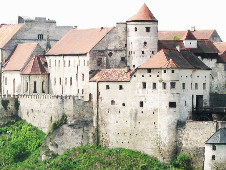 Burg zu Burghausen - Die längste Burg der Welt - Cycle Routes and Map ...