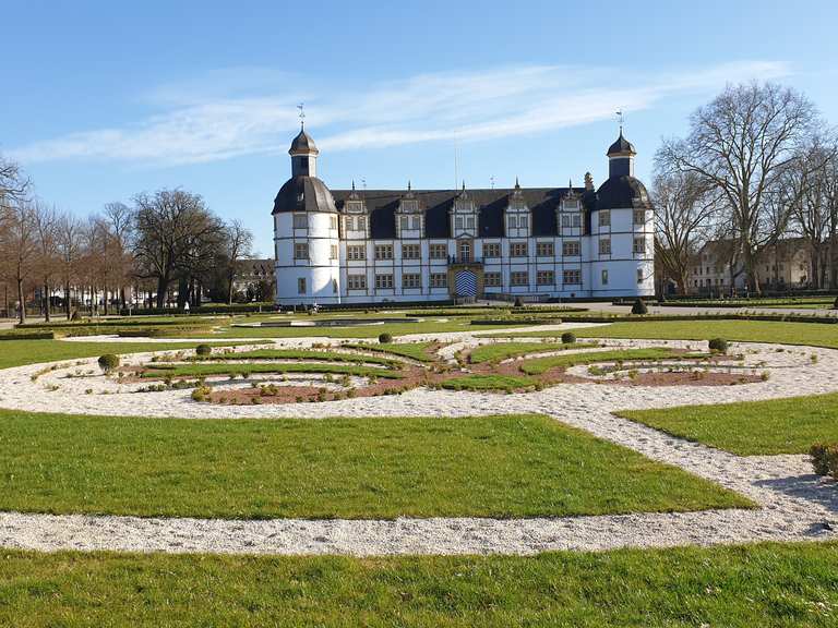 Heidelandschaft in der Senne Schloss Neuhaus Runde von