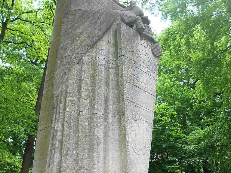Denkmal des Generalfeldmarschall Alfred von Waldersee Wanderungen und